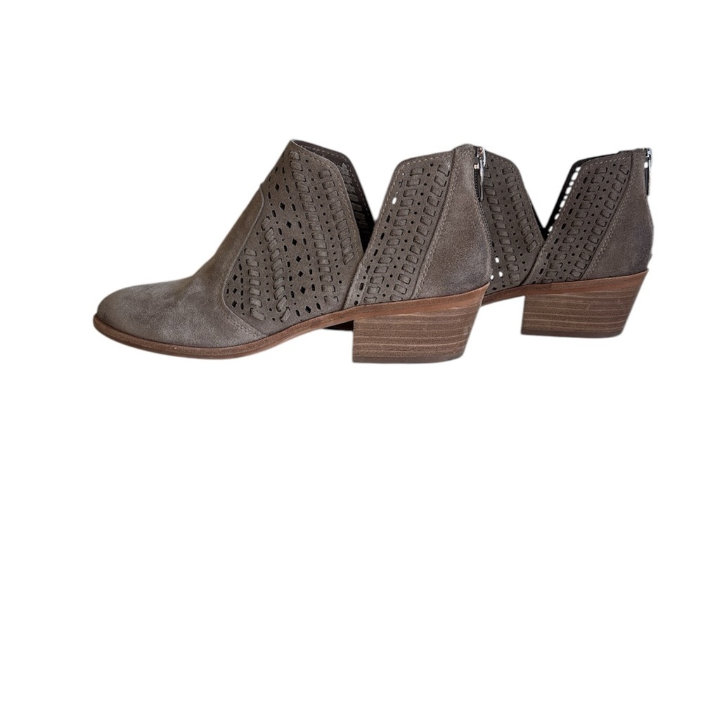 ❤️Vince Camuto Gray Ankle Booties with Perforated Design - Picture 2 of 7
